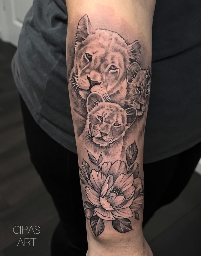 Lioness with peony
