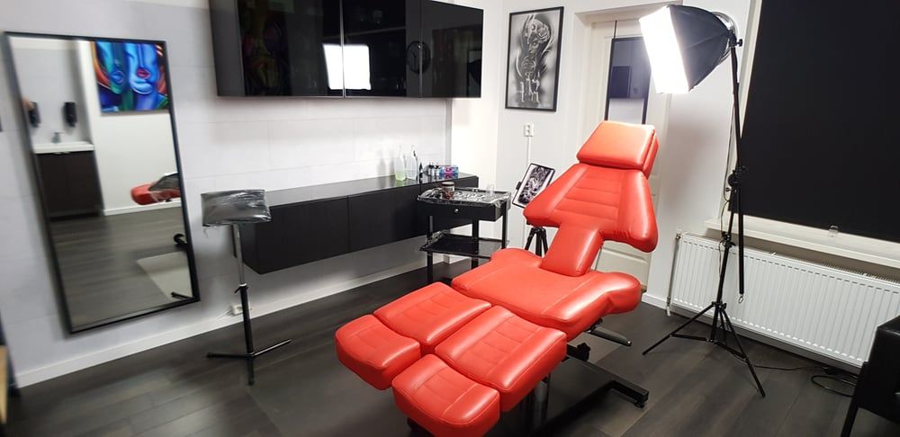 The red tattoo chair